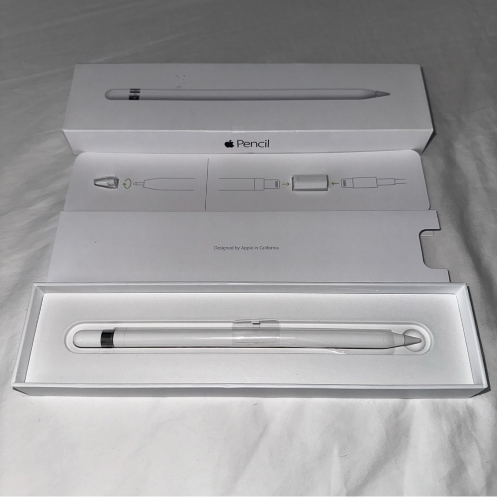 Apple Pencil First Generation 1st Gen in Box with Extra Tip & Lightening Adapter